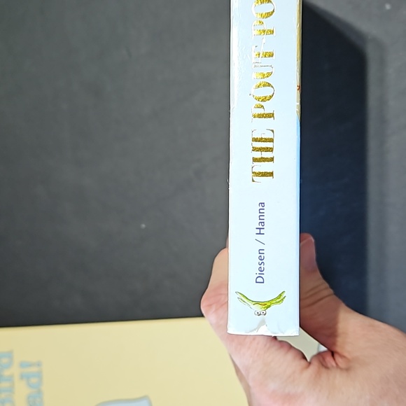 Children's 🎄Hardcover Books: The Pout Pout Fish & There is a bird on your head. - Picture 10 of 15